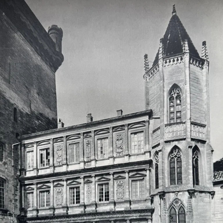 La façade du duché d'Uzès en 1951