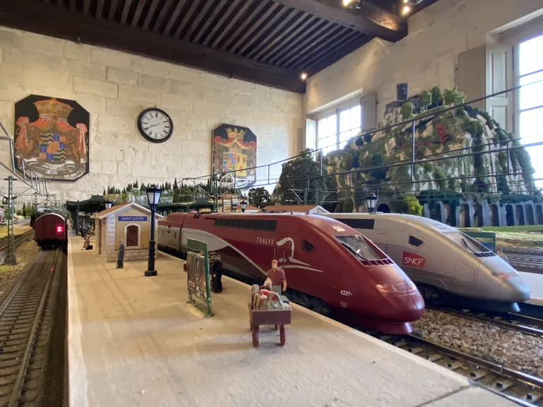 Autour du train - Duché d'Uzès