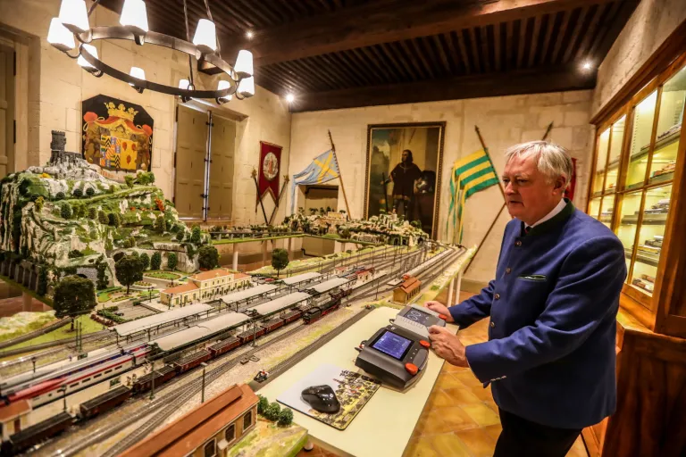 autour du train - duché d'uzès